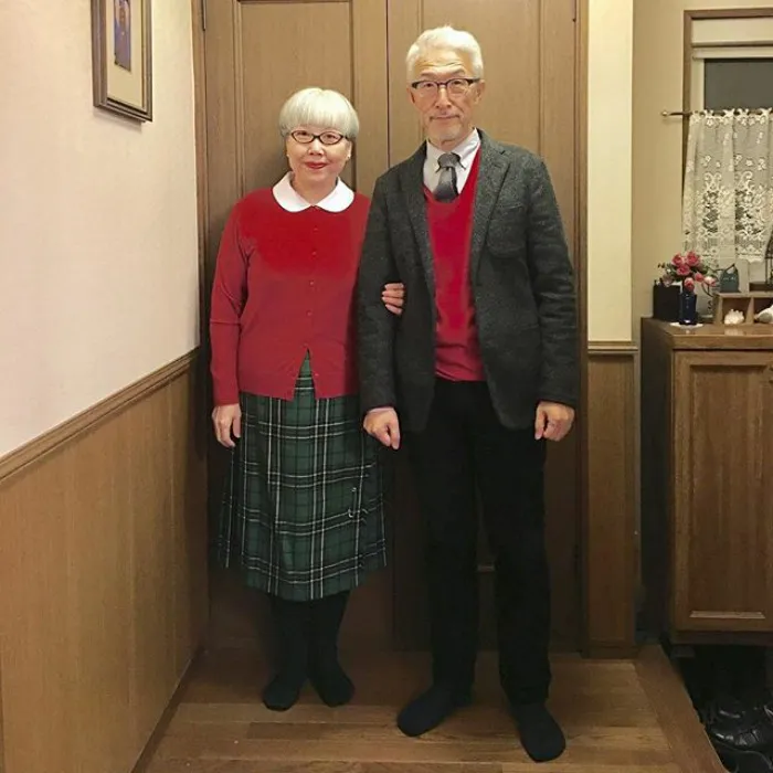 Esta pareja japonesa lleva 37 años casada y siempre se visten a juego