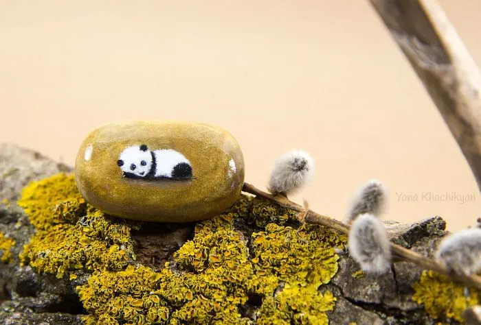 I Create Miniature Worlds Of Tiny Creatures On Stones (Part 2)