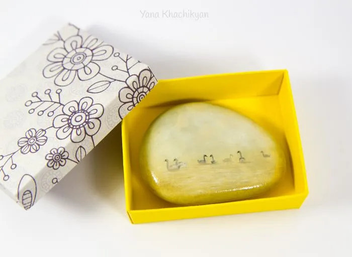 I Create Miniature Worlds Of Tiny Creatures On Stones (Part 2)