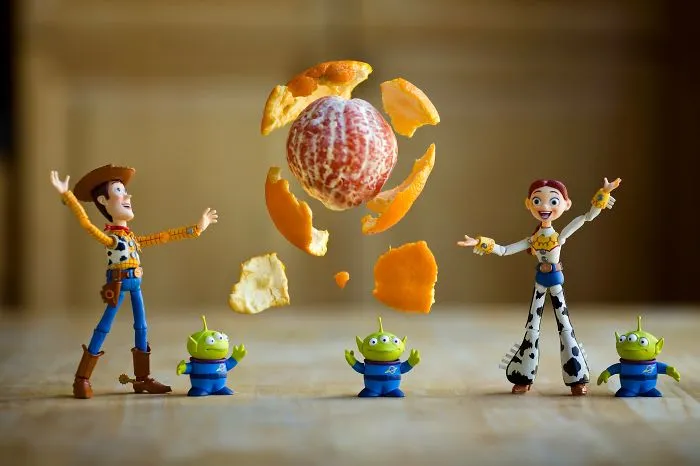I Photograph "Toy Stories" By Creating Special Effects In Real Time