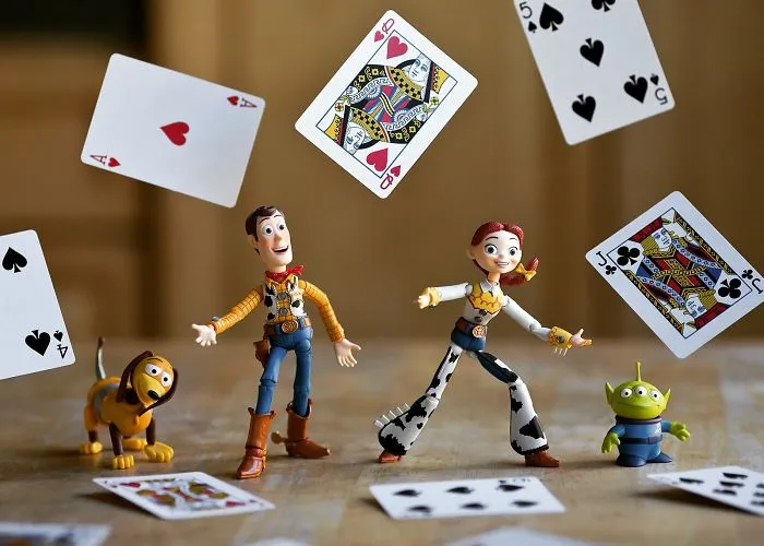I Photograph "Toy Stories" By Creating Special Effects In Real Time