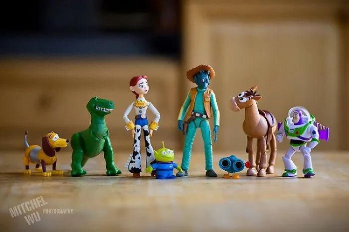 I Photograph "Toy Stories" By Creating Special Effects In Real Time