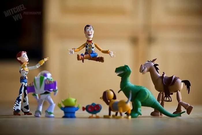 I Photograph "Toy Stories" By Creating Special Effects In Real Time