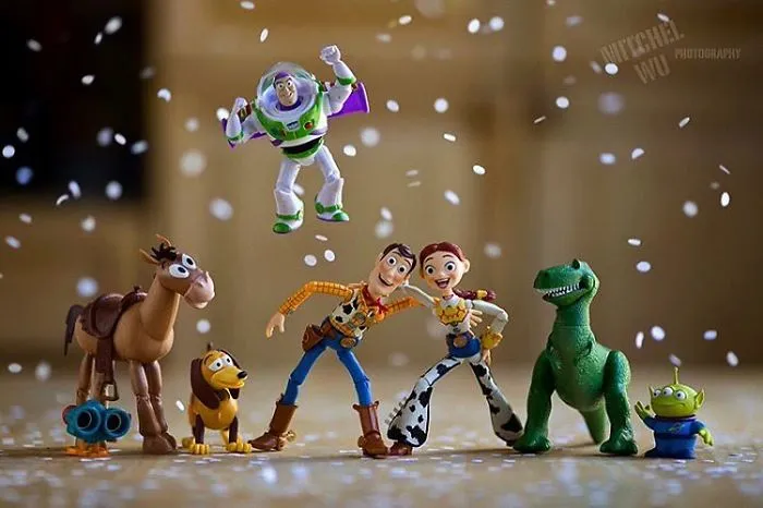 I Photograph "Toy Stories" By Creating Special Effects In Real Time