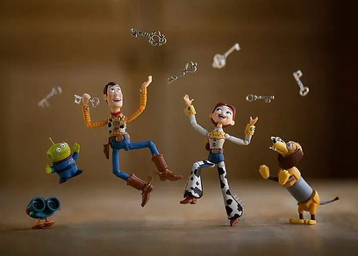 I Photograph "Toy Stories" By Creating Special Effects In Real Time