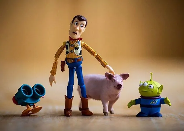 I Photograph "Toy Stories" By Creating Special Effects In Real Time