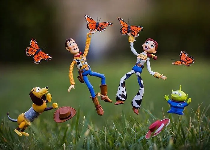 I Photograph "Toy Stories" By Creating Special Effects In Real Time