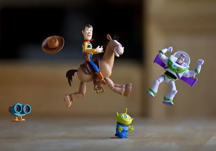 I Photograph "Toy Stories" By Creating Special Effects In Real Time