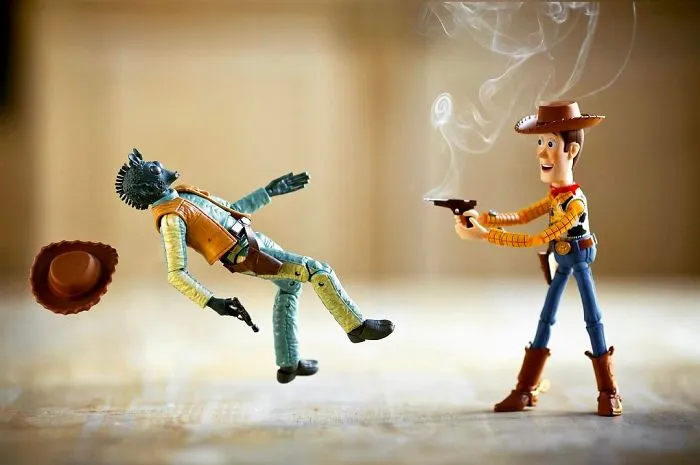 I Photograph "Toy Stories" By Creating Special Effects In Real Time