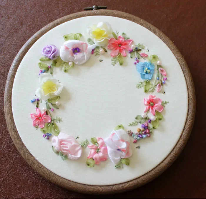 I Create Small Scenes From Nature Using Needle And Thread
