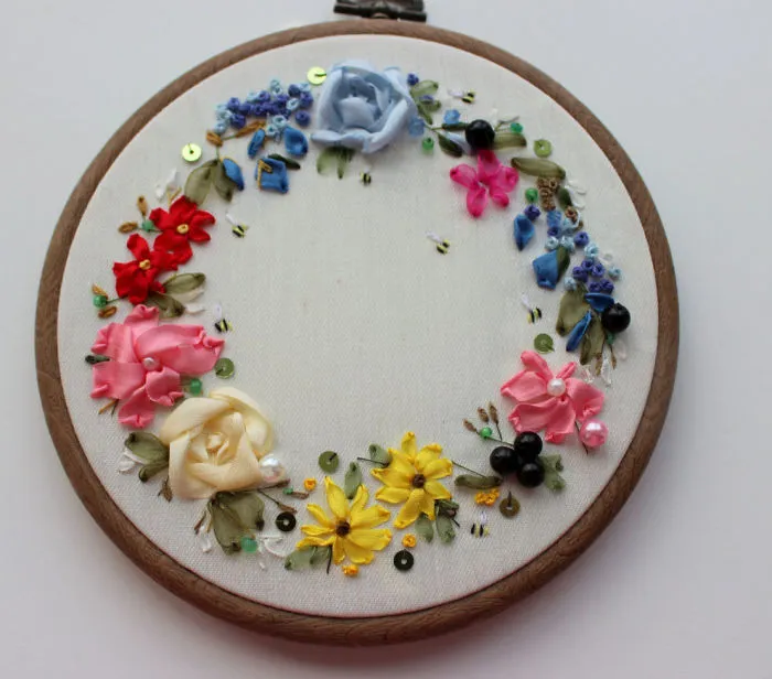 I Create Small Scenes From Nature Using Needle And Thread