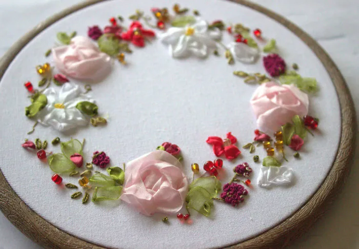 I Create Small Scenes From Nature Using Needle And Thread