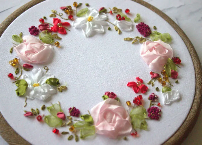 I Create Small Scenes From Nature Using Needle And Thread