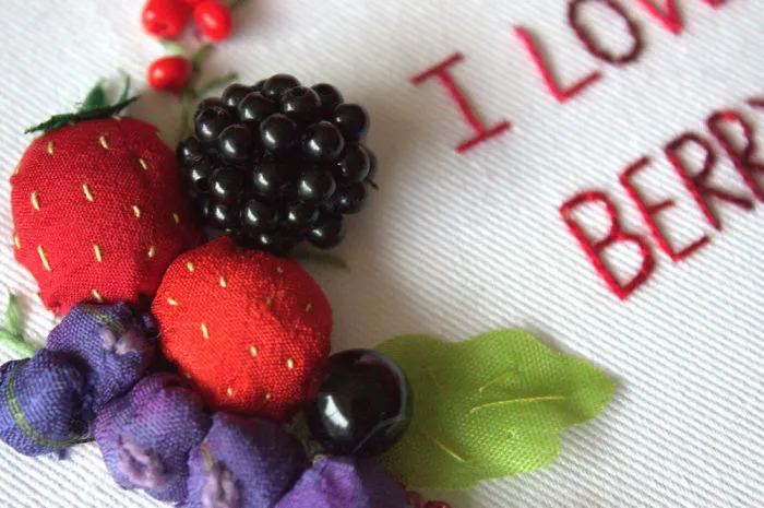 I Create Small Scenes From Nature Using Needle And Thread