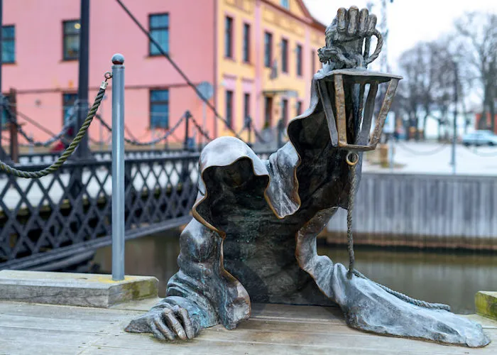 Creepy Ghost Statue In Lithuania Looks Like It’s Crawling Out Of The Water