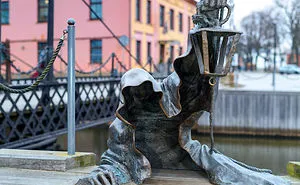 Creepy Ghost Statue In Lithuania Looks Like It’s Crawling Out Of The Water