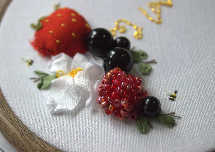 I Create Small Scenes From Nature Using Needle And Thread