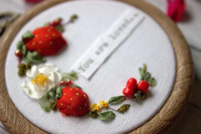 I Create Small Scenes From Nature Using Needle And Thread