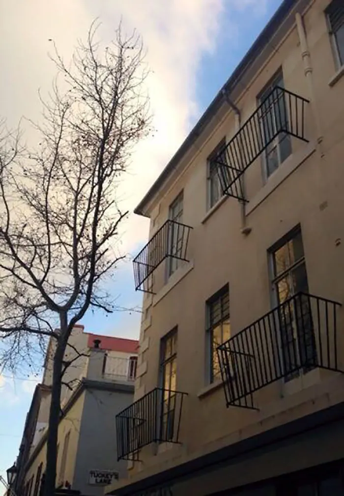 No te asomes al balcón