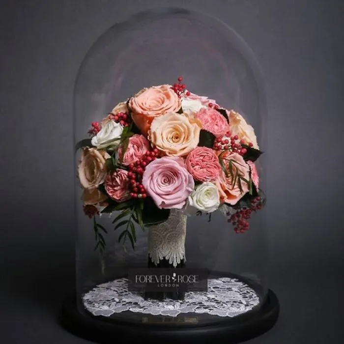 Real "Beauty And The Beast" Roses Exist, And They'll Last For 3 Years