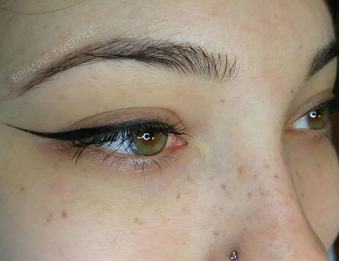 Tattooing Freckles On Your Face Is The New Beauty Craze, And They Look Surprisingly Beautiful