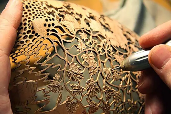 Kenya-Born Artist Hand-Carves Intricate Scenes Of Local Nature On Wood