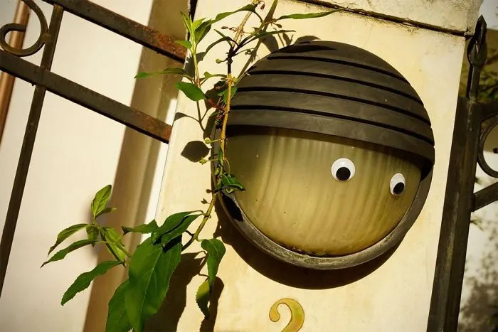 I Bring Bulgarian Streets To Life By Putting Googly Eyes On Random Objects