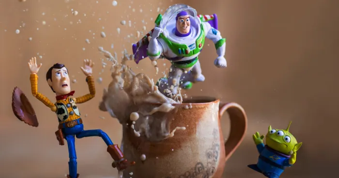 I Photograph "Toy Stories" By Creating Special Effects In Real Time