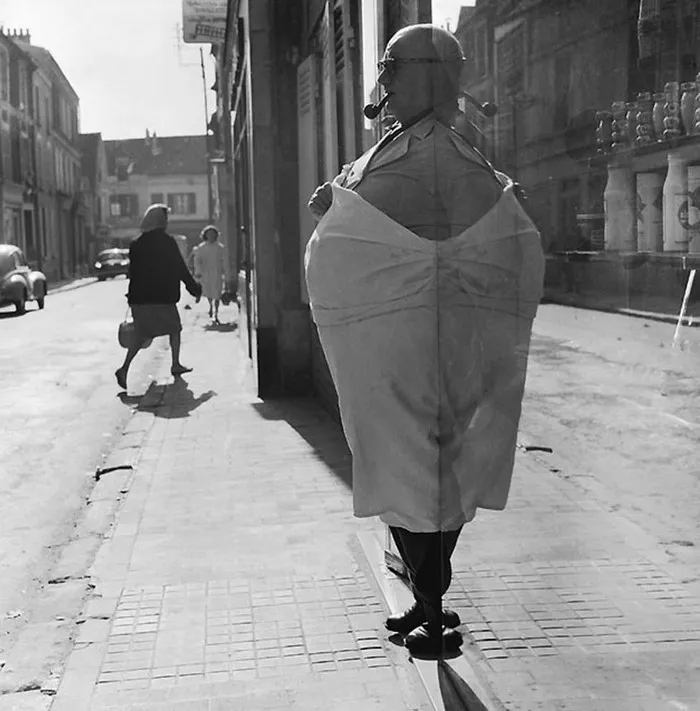 68 Humorous Street Photos From 1950s France By René Maltête