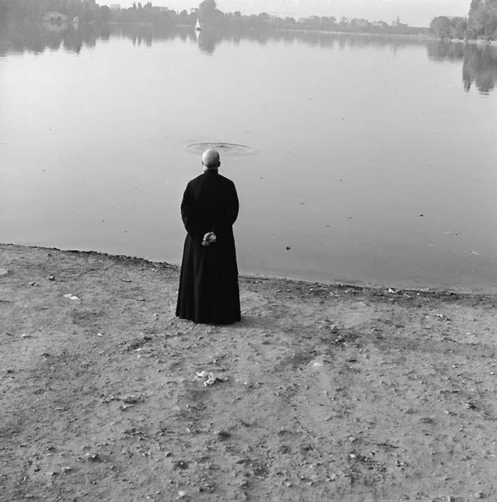 68 Humorous Street Photos From 1950s France By René Maltête