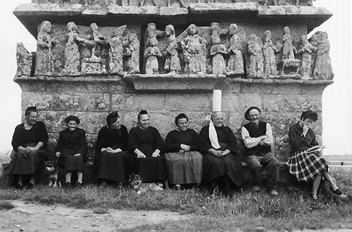 68 Humorous Street Photos From 1950s France By René Maltête