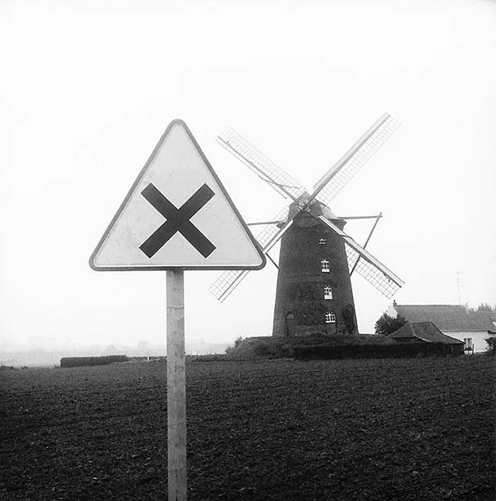 10+ Divertidas fotografías urbanas de la Francia de los años 50, por René Maltête