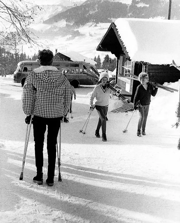 10+ Divertidas fotografías urbanas de la Francia de los años 50, por René Maltête