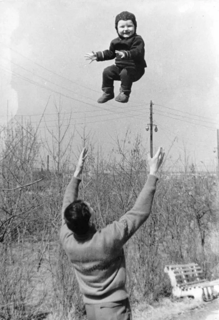 10+ Divertidas fotografías urbanas de la Francia de los años 50, por René Maltête