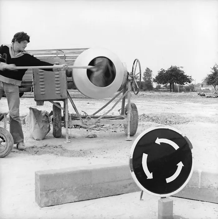 68 Humorous Street Photos From 1950s France By René Maltête