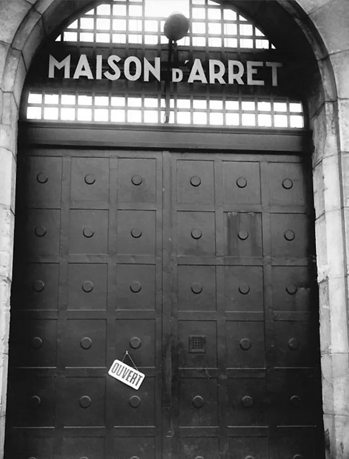 68 Humorous Street Photos From 1950s France By René Maltête