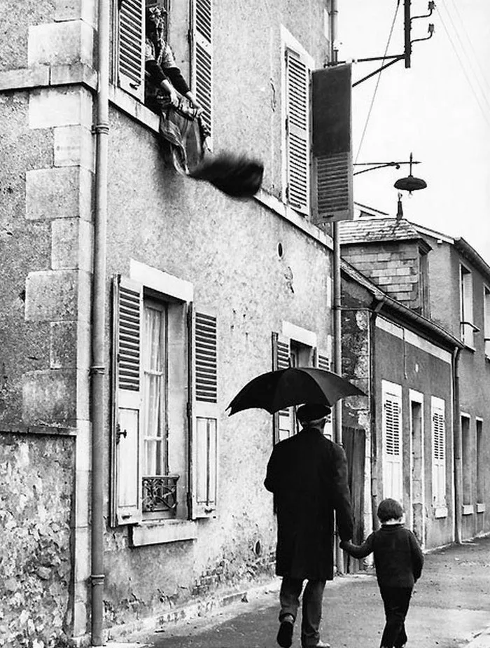 68 Humorous Street Photos From 1950s France By René Maltête