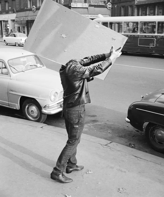 10+ Divertidas fotografías urbanas de la Francia de los años 50, por René Maltête