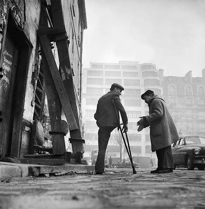 68 Humorous Street Photos From 1950s France By René Maltête