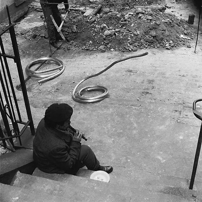 68 Humorous Street Photos From 1950s France By René Maltête