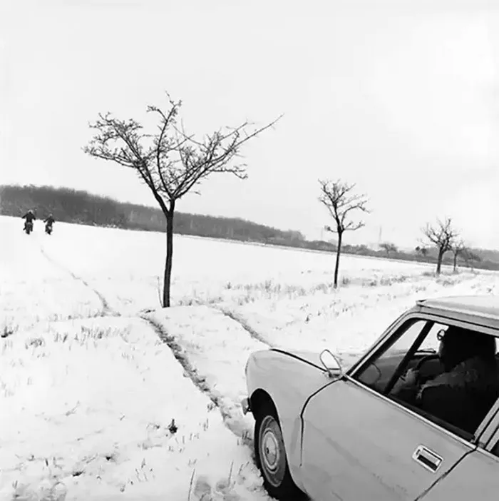 68 Humorous Street Photos From 1950s France By René Maltête