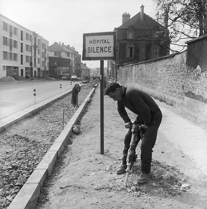 68 Humorous Street Photos From 1950s France By René Maltête