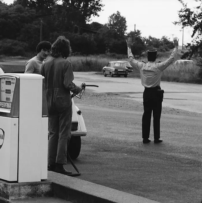 68 Humorous Street Photos From 1950s France By René Maltête