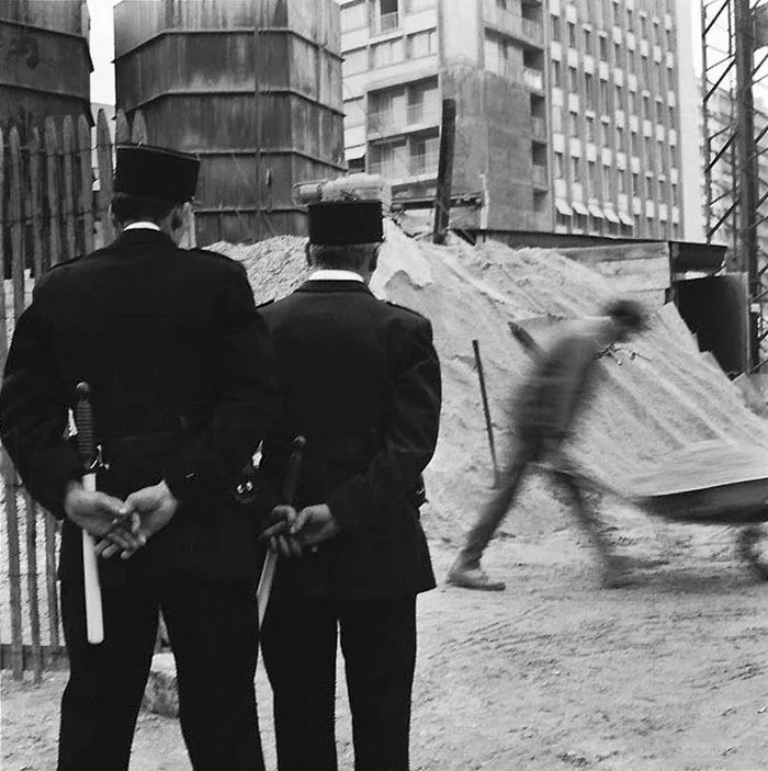 68 Humorous Street Photos From 1950s France By René Maltête