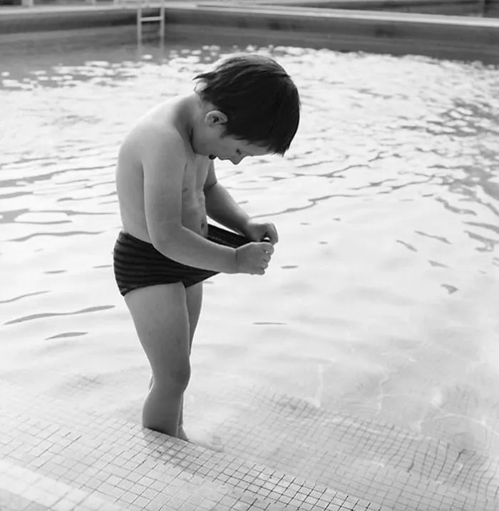 10+ Divertidas fotografías urbanas de la Francia de los años 50, por René Maltête