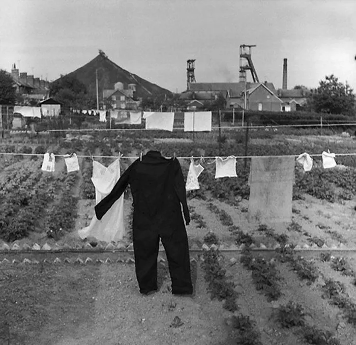 68 Humorous Street Photos From 1950s France By René Maltête