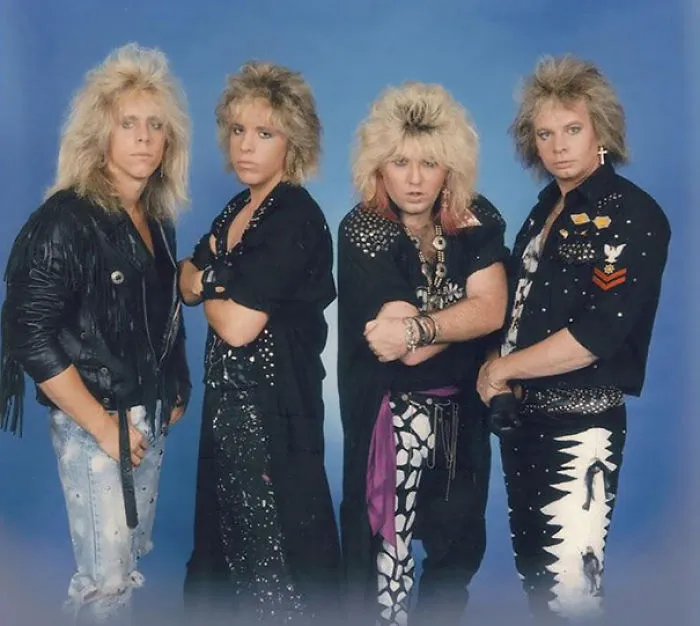 38 Extrañas fotos de bandas metaleras tan horribles que son geniales
