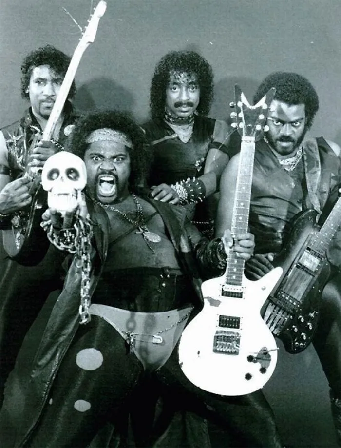 37 Awkward Metal Band Photos That Are So Bad They're Good