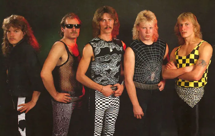 38 Extrañas fotos de bandas metaleras tan horribles que son geniales