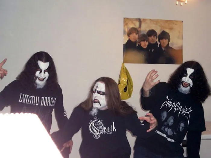 38 Extrañas fotos de bandas metaleras tan horribles que son geniales